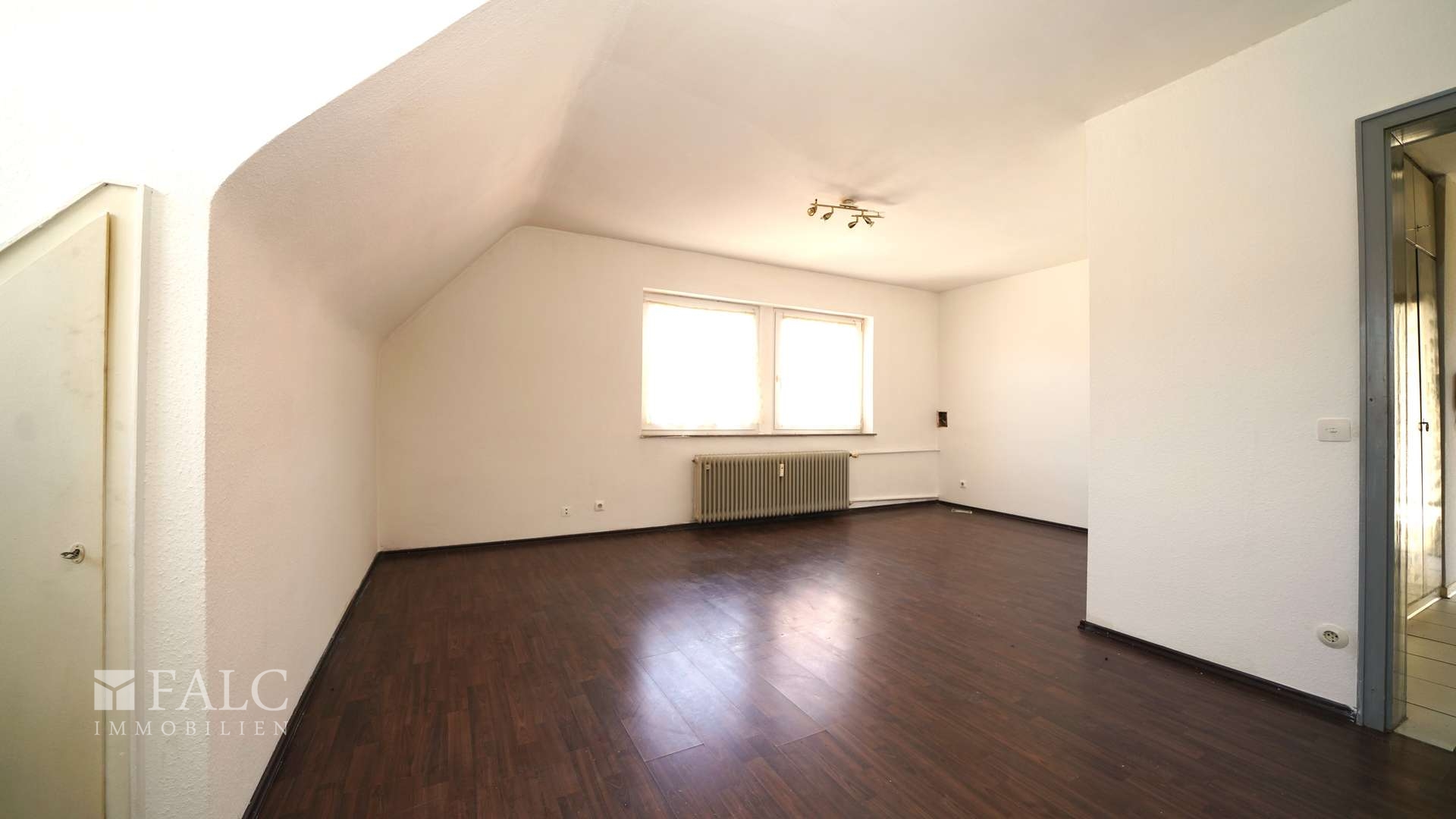 1. DG WH 4 Wohnzimmer Orig. - leer
